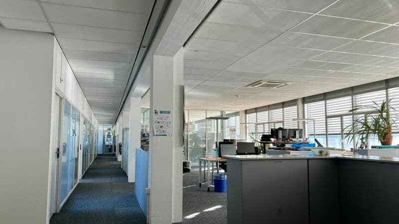 Büro mieten: Bernstrasse 41/43, 3175 Flamatt - 12502 Foto 1