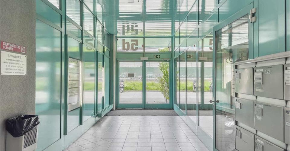 Office in 1227 Les Acacias, 231m² – Photo 2 of 7
