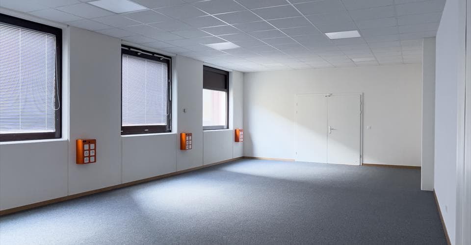 Büro in 1242 Satigny, 300m²