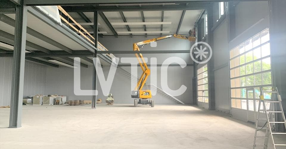 Adresse sur demande/ Adresse auf Anfrage