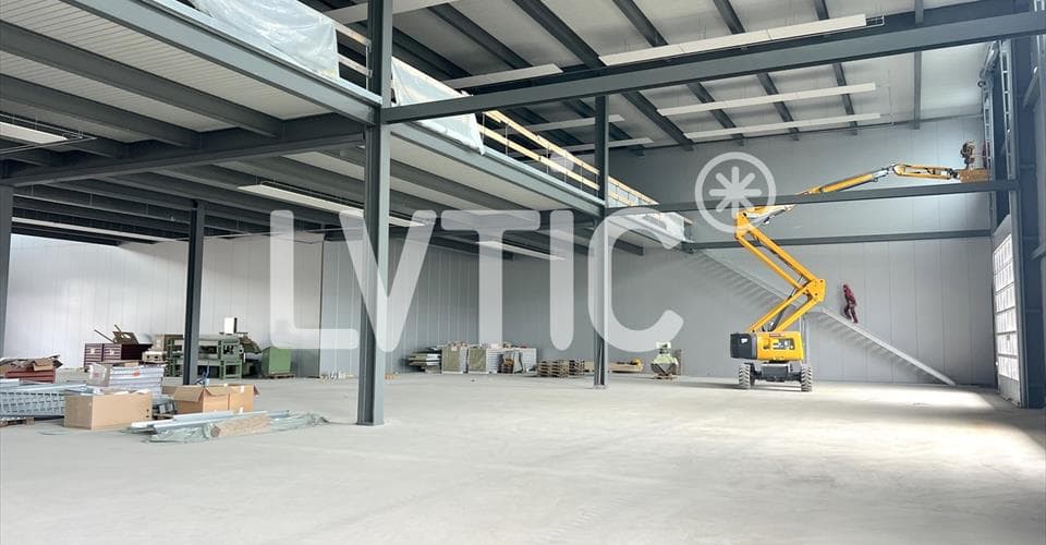 Adresse sur demande/ Adresse auf Anfrage