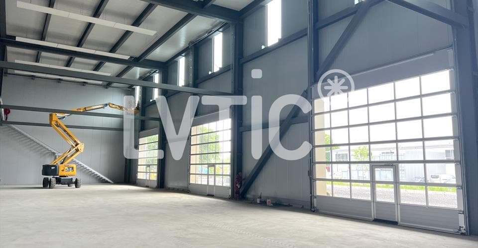 Adresse sur demande/ Adresse auf Anfrage