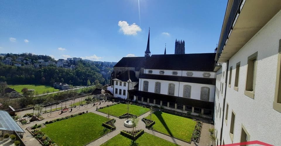 Rue de Morat 8/Commerces