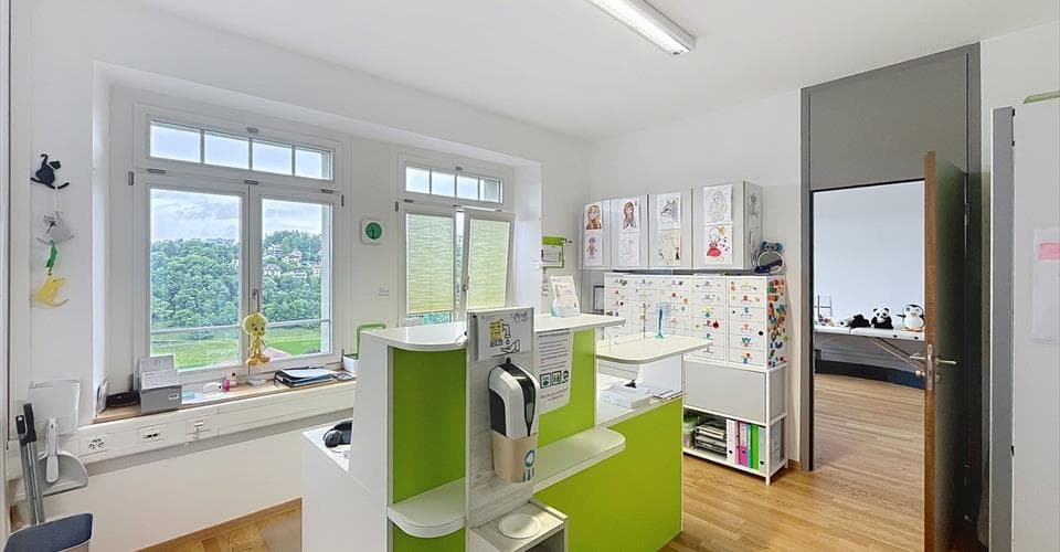 Rue de Morat 8/Commerces