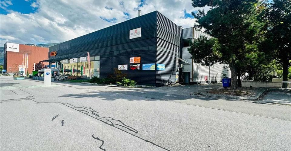 16, rue de l' Industrie