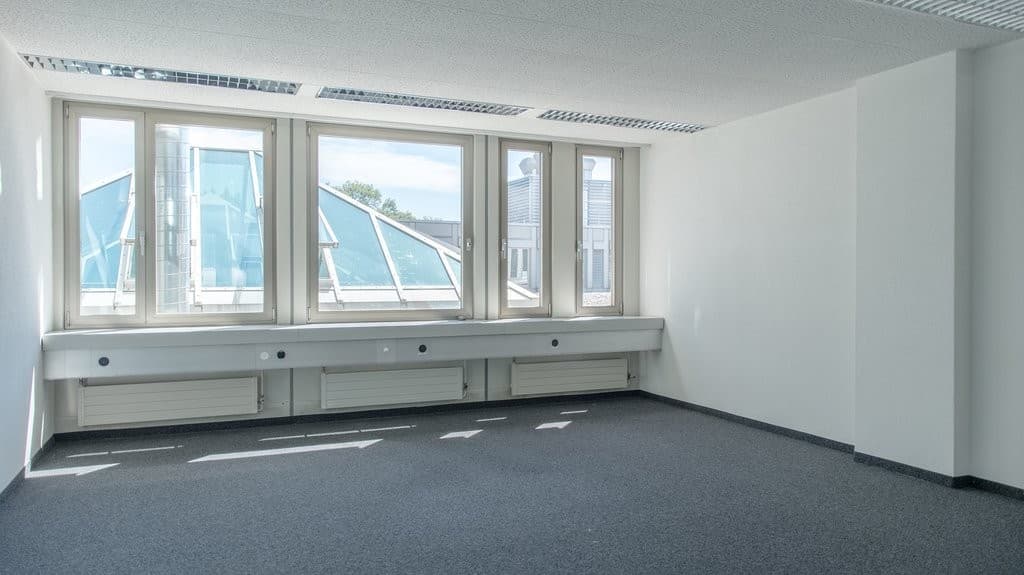 Office at Bankstrasse 8, 8400 Winterthur – Photo 2 of 7