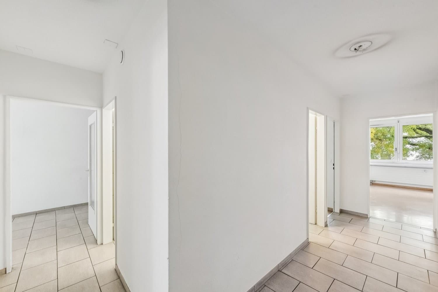 Gewerbe an Dornacherstrasse 158, 4053 Basel – Bild 2 von 12