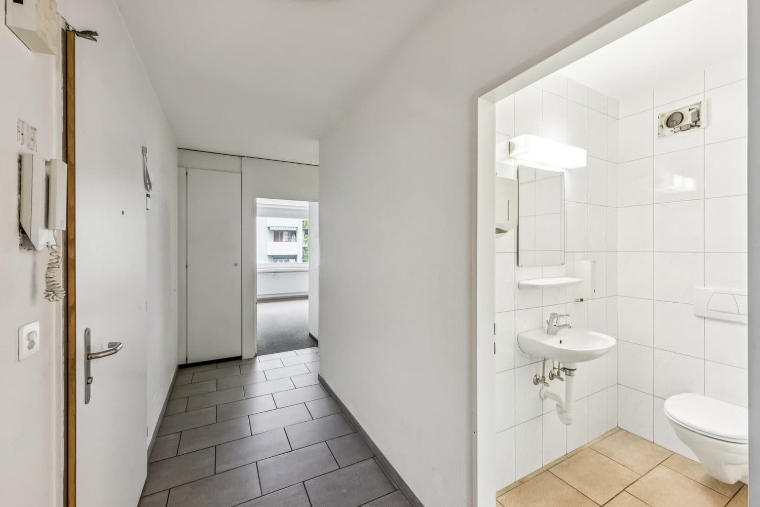 Gewerbe an Dornacherstrasse 158, 4053 Basel – Bild 3 von 12
