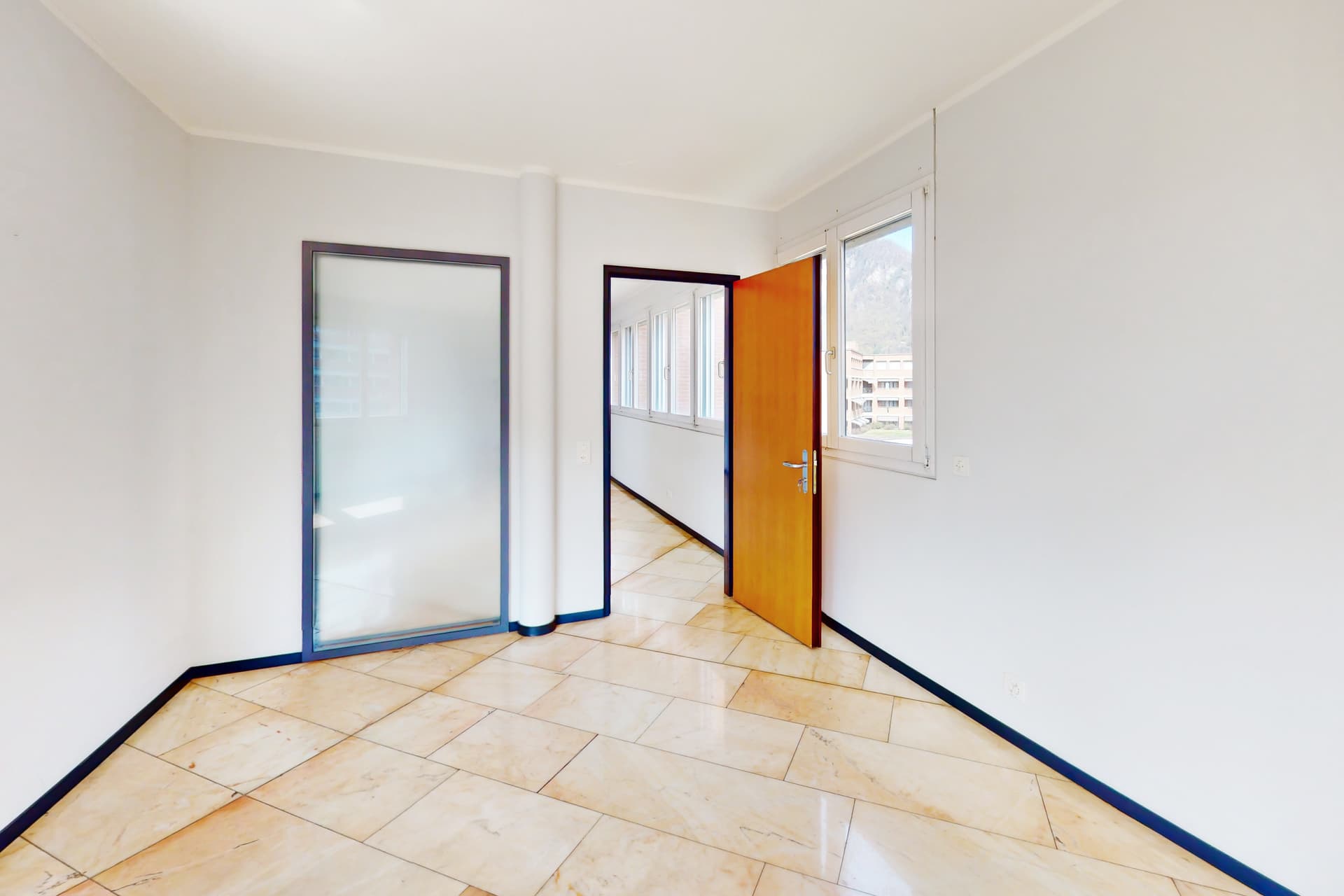 Gewerbe an Via S. Franscini 10, 6850 Mendrisio – Bild 5 von 13