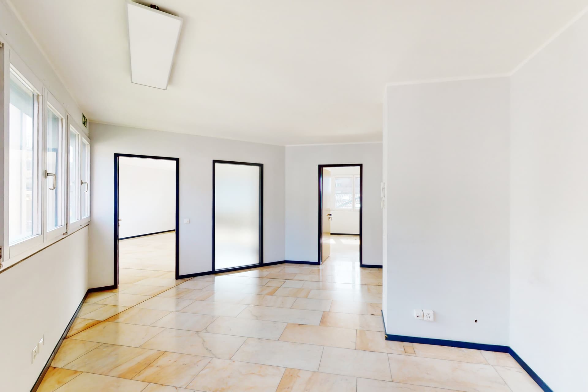 Gewerbe an Via S. Franscini 10, 6850 Mendrisio – Bild 2 von 13
