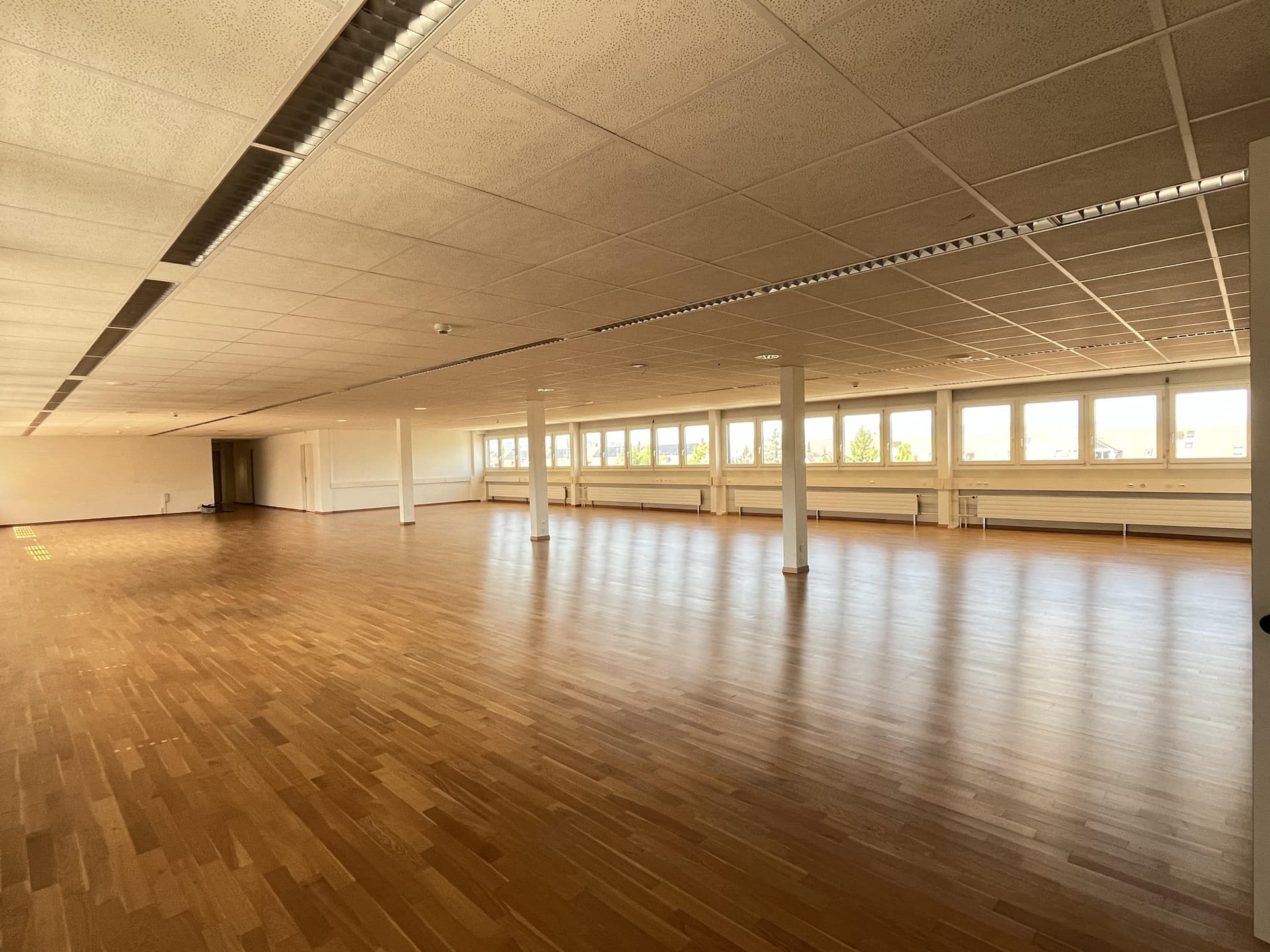 Commercial Space at Mandachstrasse 50/52, 8155 Niederhasli – Photo 2 of 6