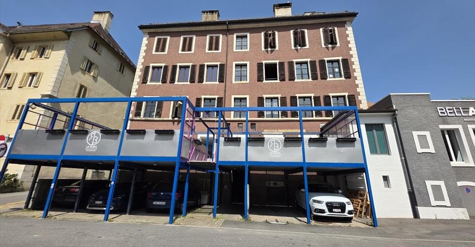 Rue Daniel-Jeanrichard 13