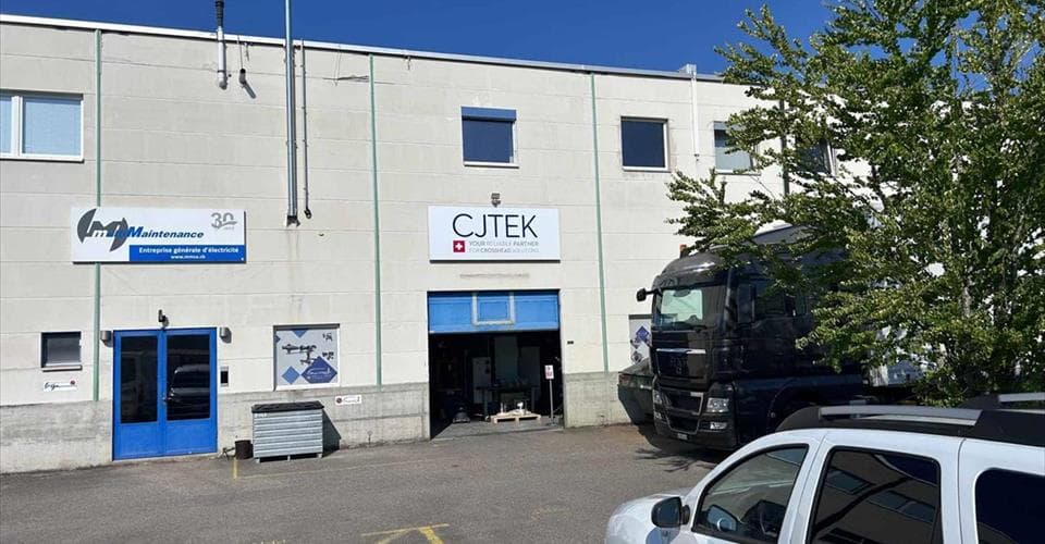 Industrie an 30, rue des Uttins, 1400 Yverdon-les-Bains – Bild 1 von 12