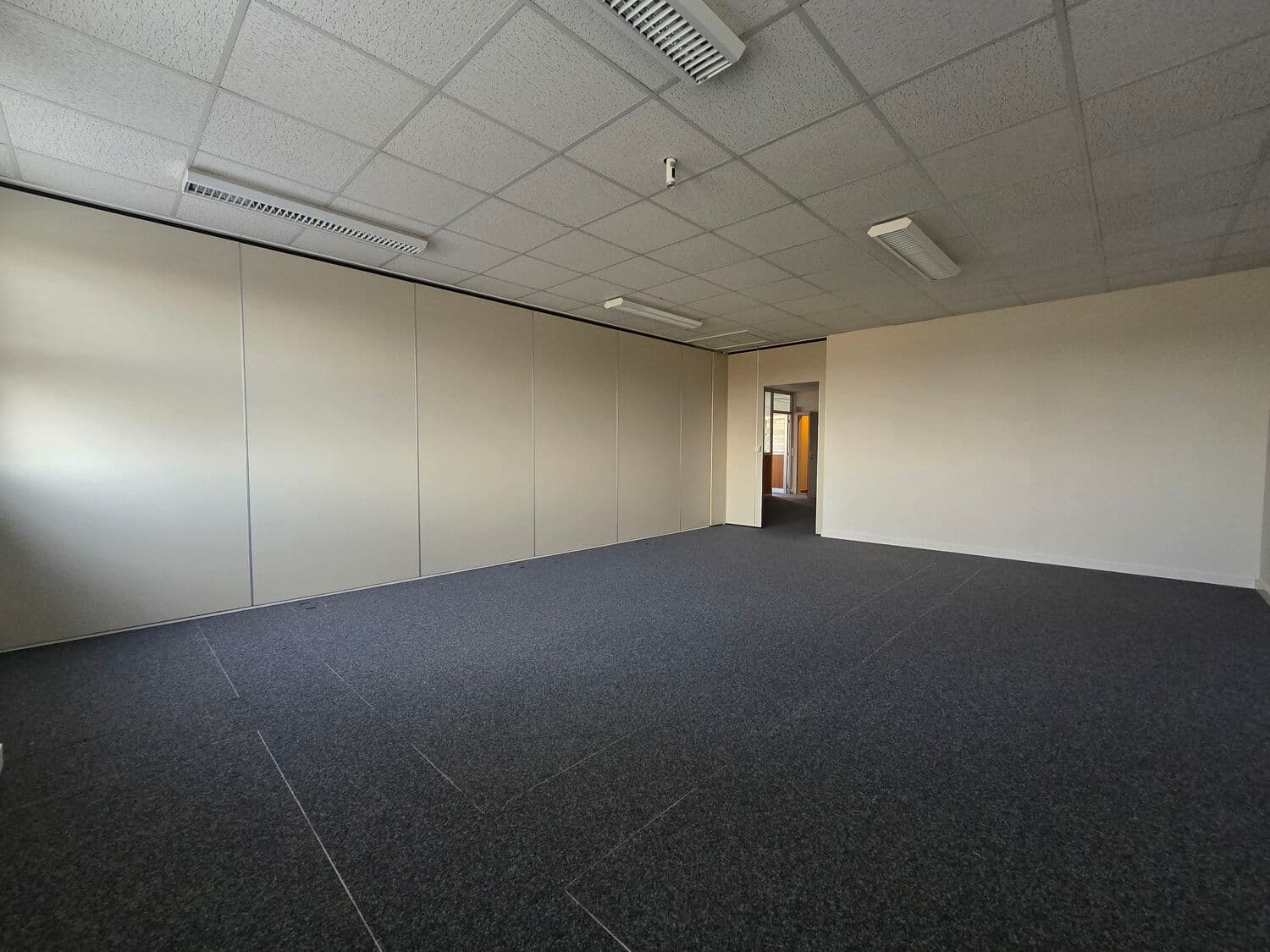 Office at Chemin de Budron E9, 1052 Le Mont-sur-Lausanne – Photo 5 of 10
