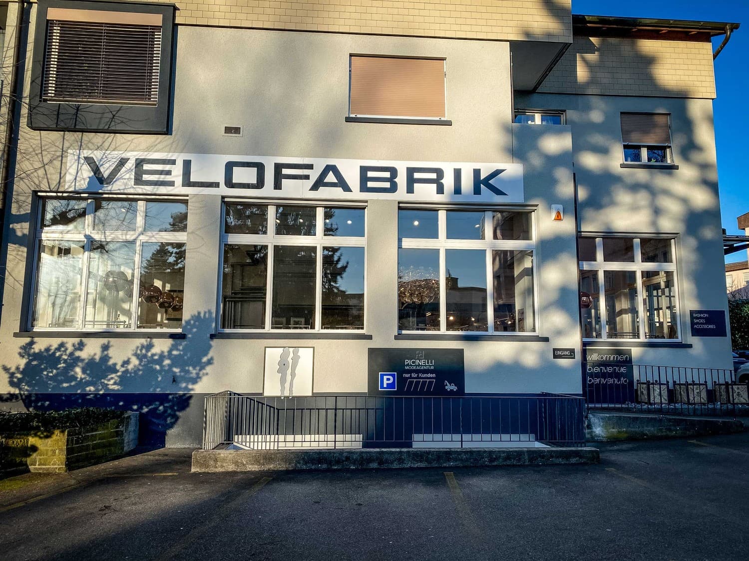 Gewerbe an Ausserdorfstrasse 4c, 8052 Zürich – Bild 2 von 13