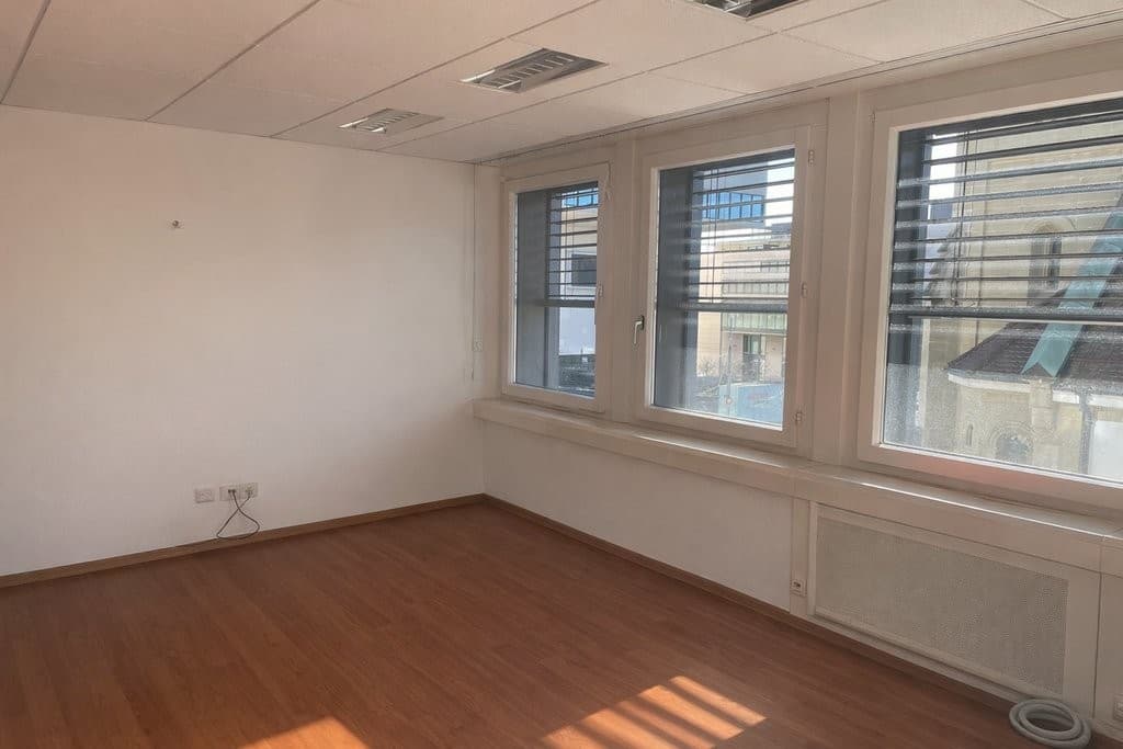 Office at Rue de Romont 35, 1700 Fribourg – Photo 2 of 4