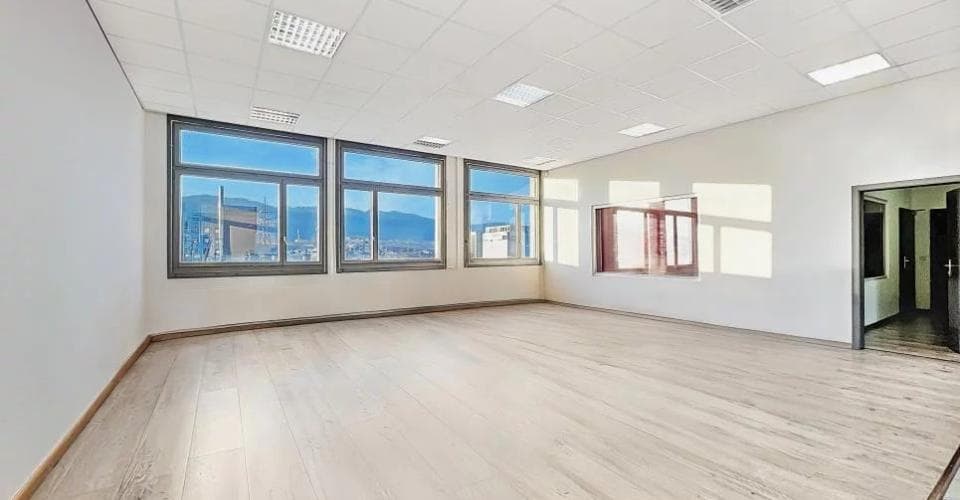Bureau à 1242 Satigny, CHF 5'600 par mois – Photo 2 sur 14