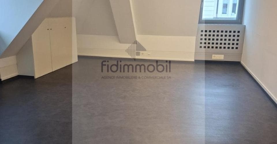 Büro an Av. Léopold-Robert 42-44, 2300 La Chaux-de-Fonds – Bild 2 von 9