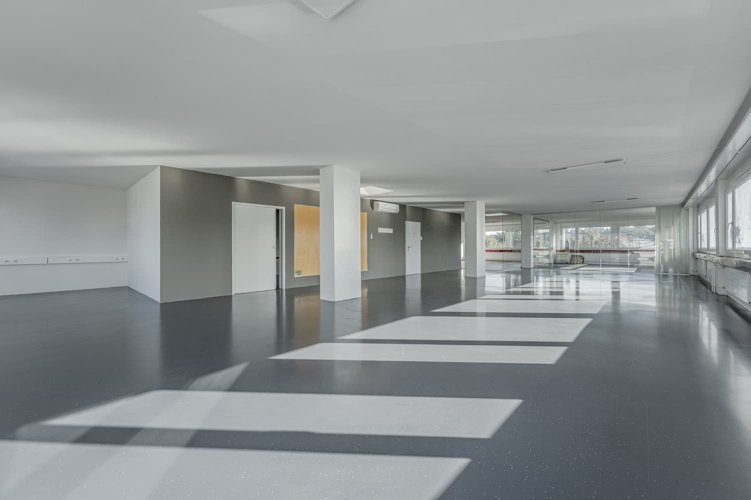 Büro an Riedwiesenstrasse 23, 8305 Dietlikon – Bild 2 von 9