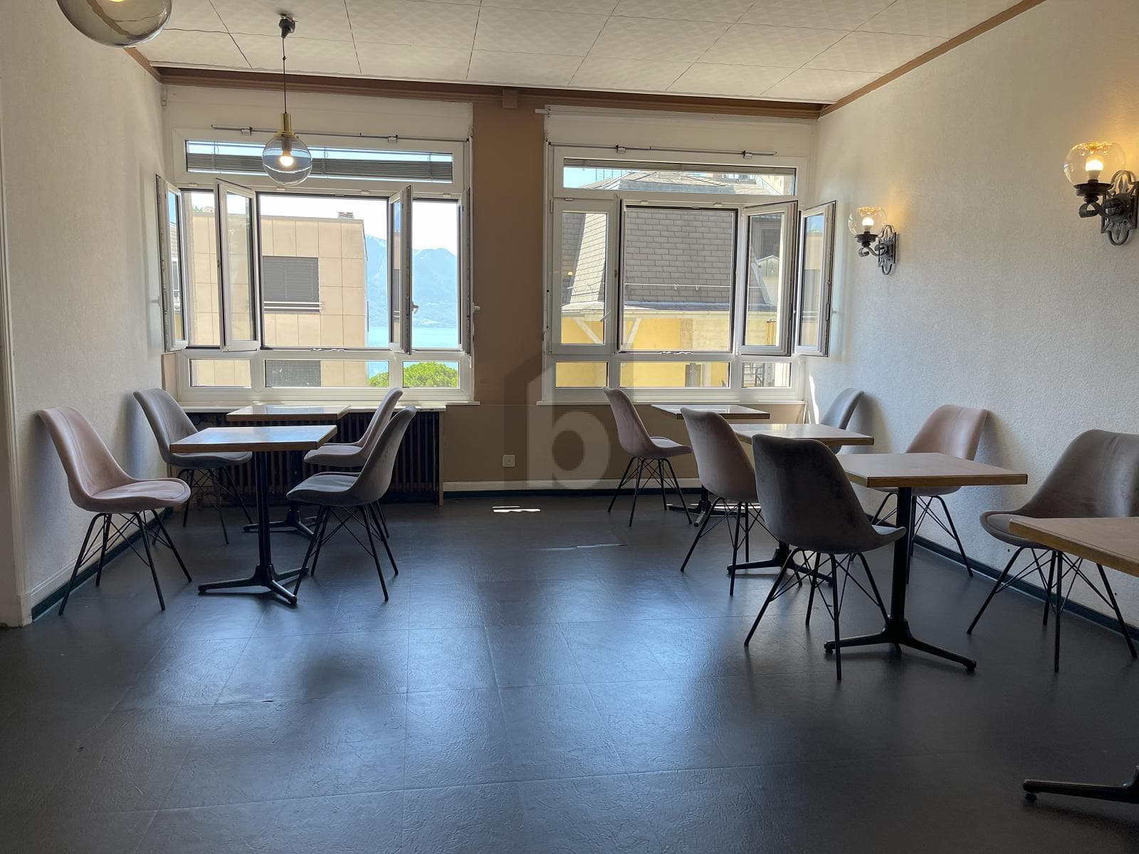 https://maison-idx-prod.s3.eu-central-1.amazonaws.com/1777882553041-1723882318_b6fc8d.jpeg
