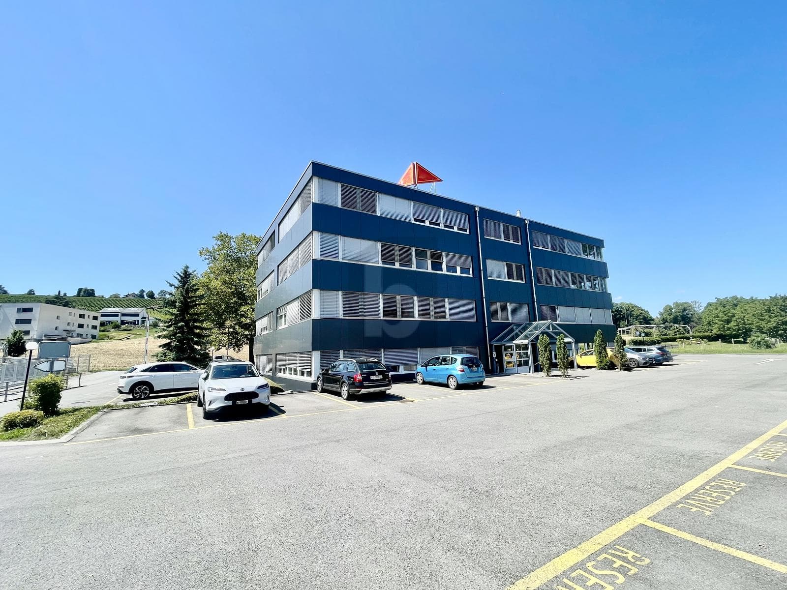 Büro in 1026 Echandens, 215m² – Bild 2 von 6