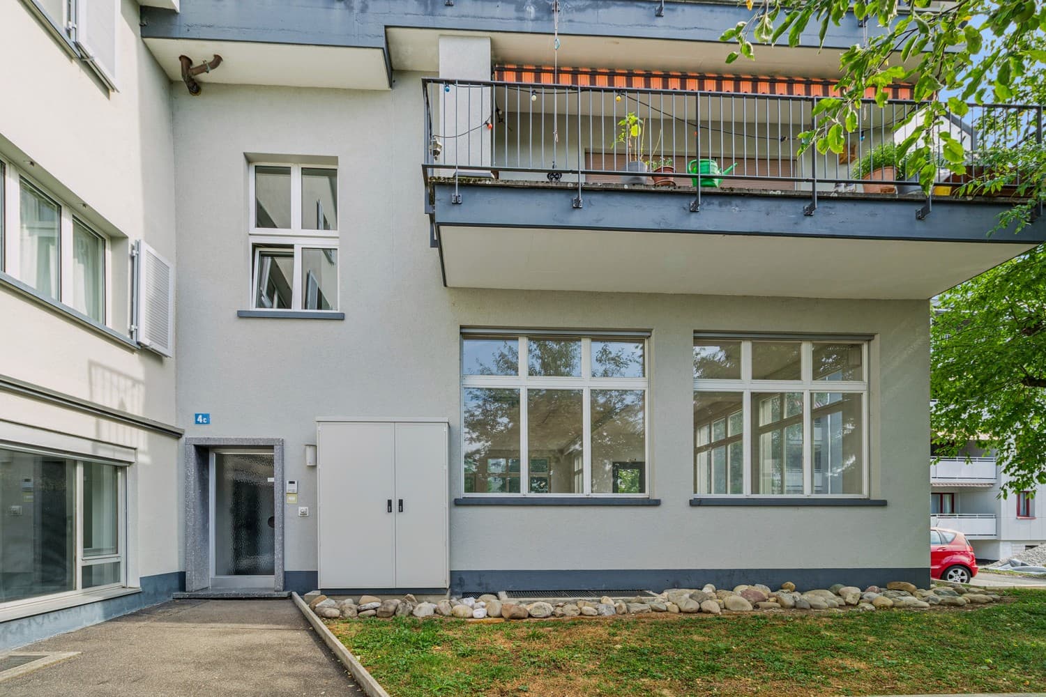 Gewerbe an Ausserdorfstrasse 4c, 8052 Zürich – Bild 4 von 13