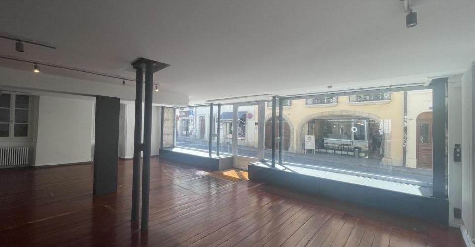 Retail Space in 1260 Nyon, CHF 6'000 per month – Photo 3 of 11