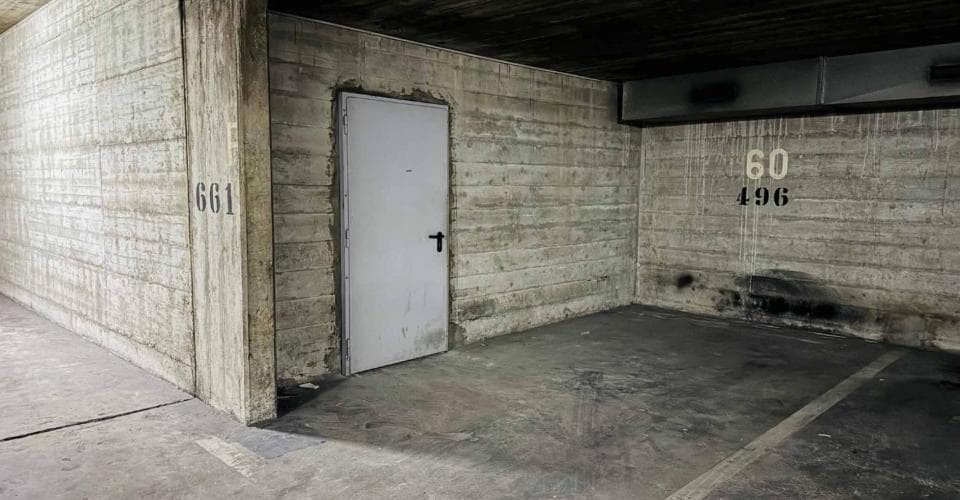 Dépôt au 12, rue du Village-Suisse, 1205 Genève