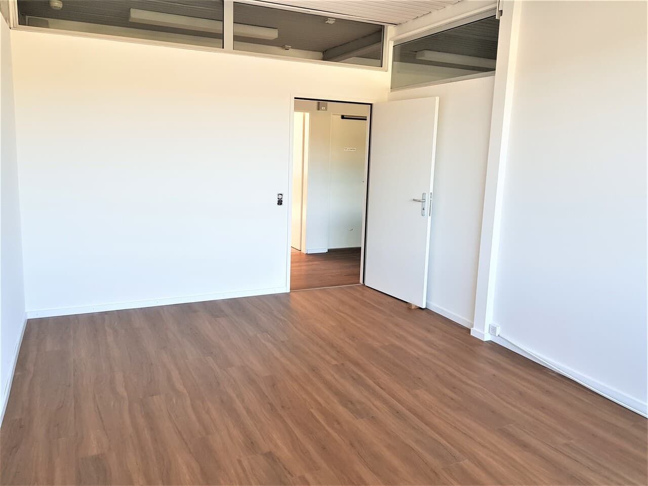 Office at Route des Dragons 7, 1033 Cheseaux-sur-Lausanne – Photo 3 of 7