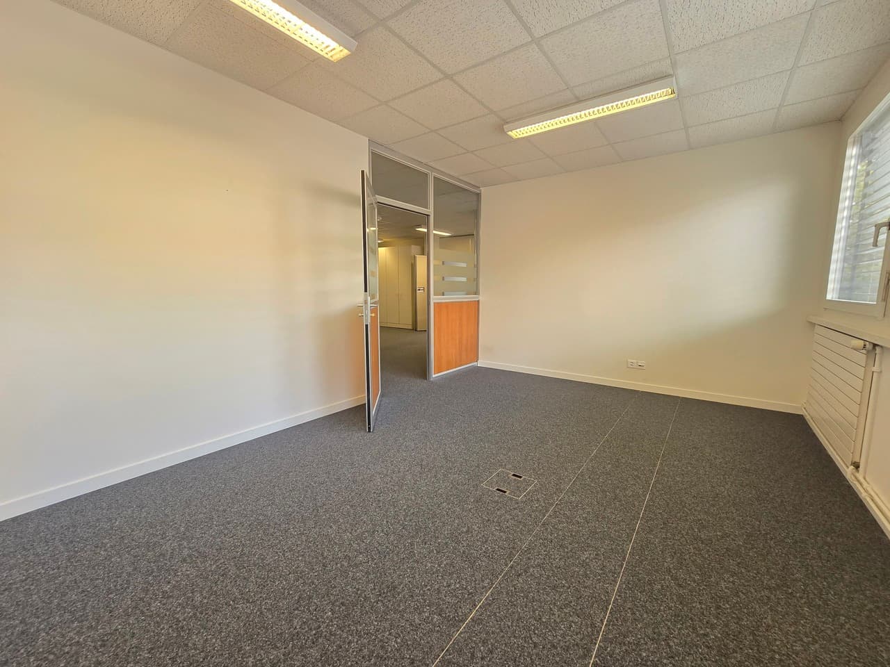 Office at Chemin de Budron E9, 1052 Le Mont-sur-Lausanne – Photo 3 of 11