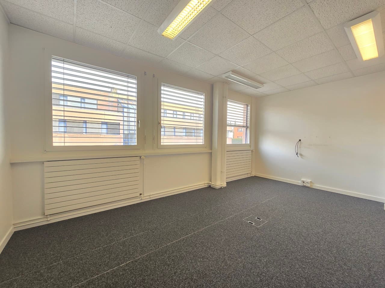 Office at Chemin de Budron E9, 1052 Le Mont-sur-Lausanne – Photo 4 of 11