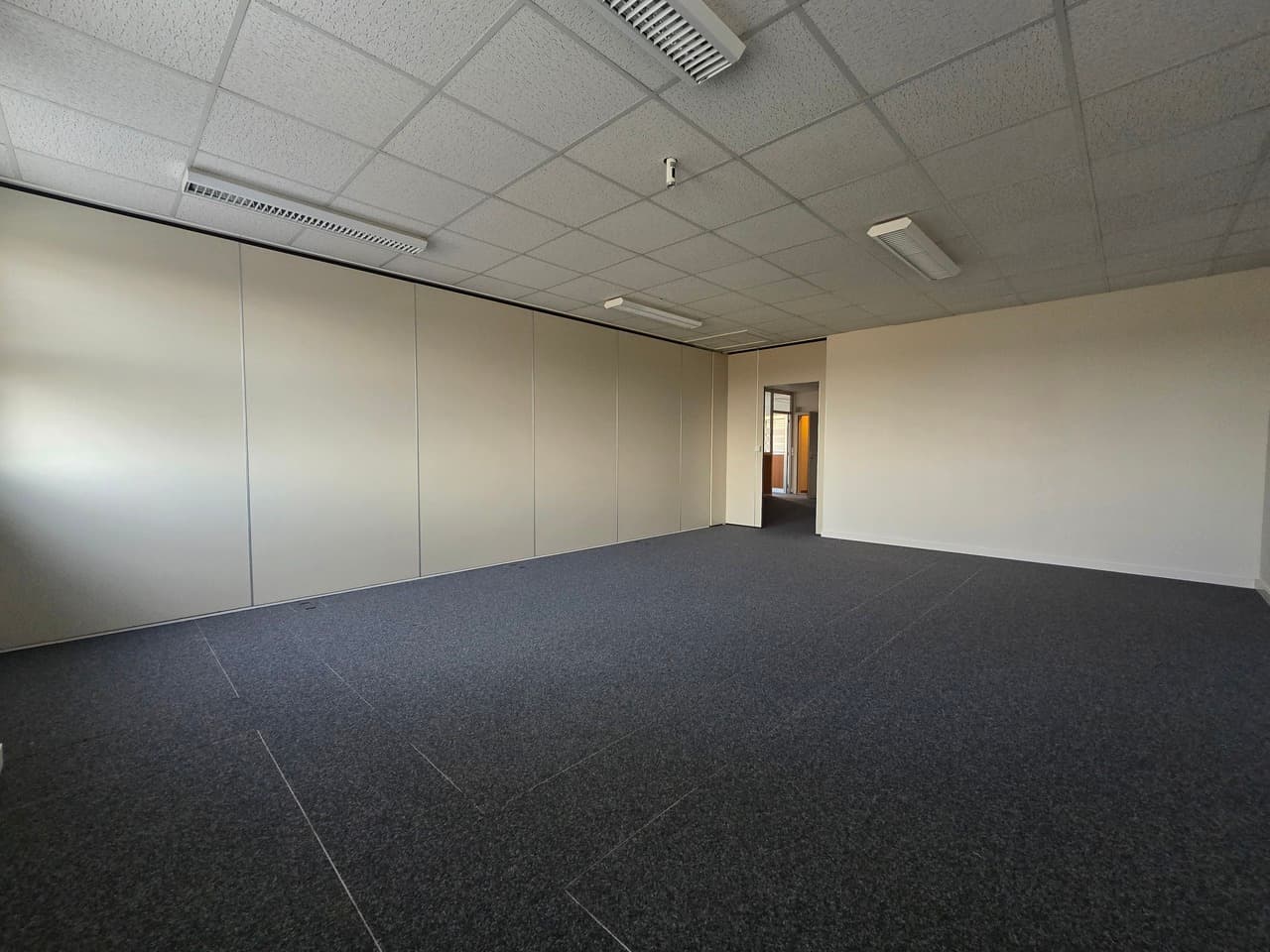 Office at Chemin de Budron E9, 1052 Le Mont-sur-Lausanne – Photo 5 of 11