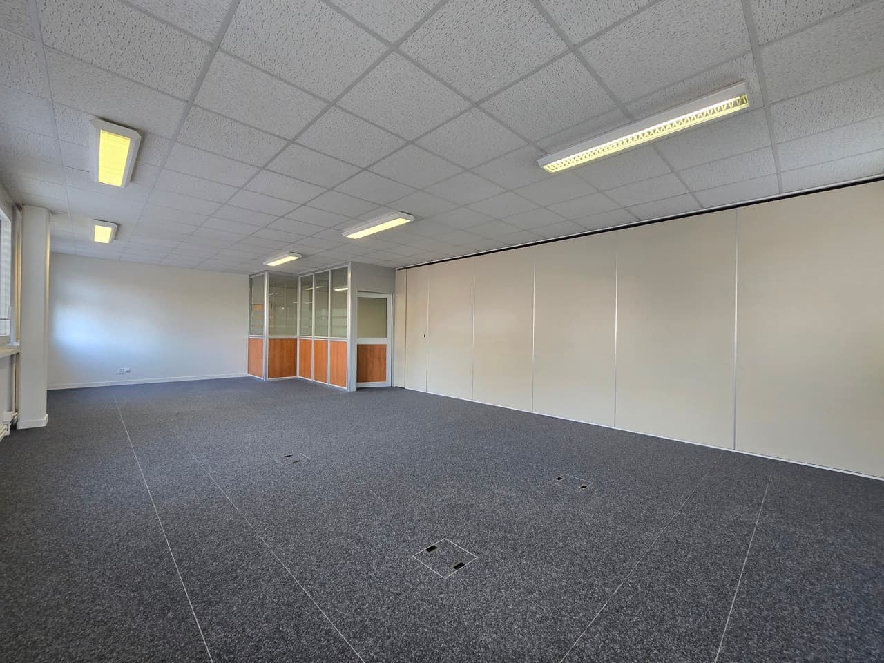 Office at Chemin de Budron E9, 1052 Le Mont-sur-Lausanne – Photo 2 of 11