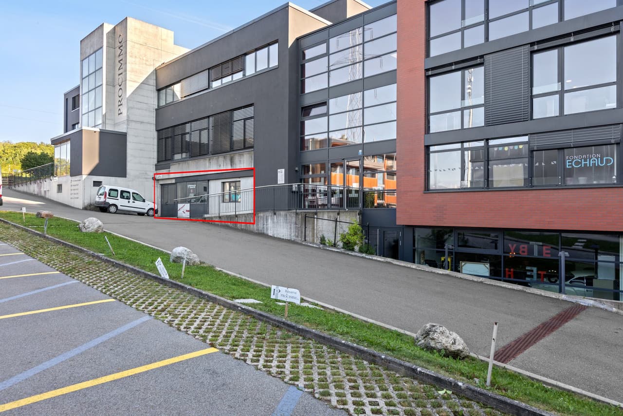Office at Chemin de Budron H9, 1052 Le Mont-sur-Lausanne – Photo 3 of 4