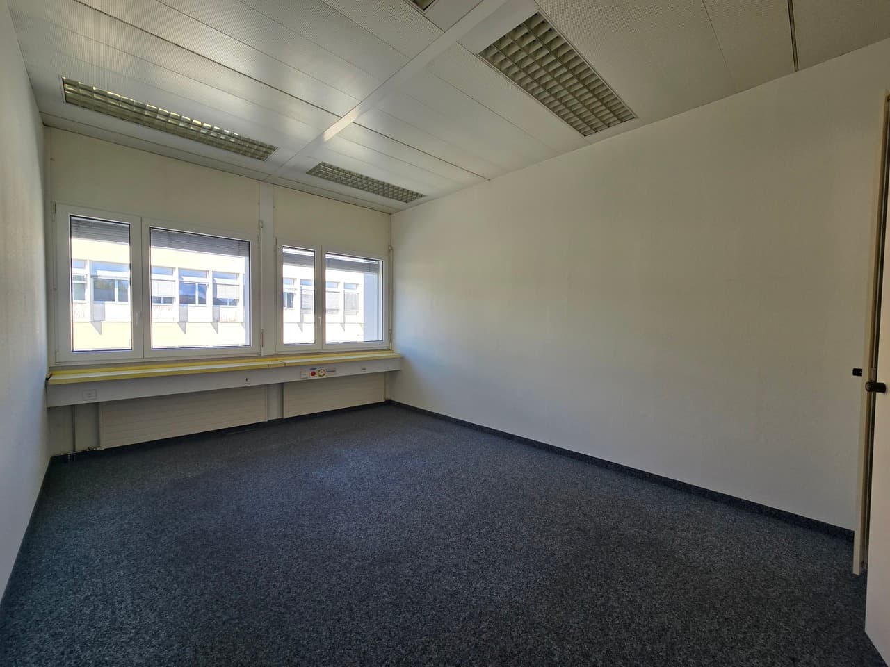 Büro an Avenue du Mont-Blanc 31, 1196 Gland – Bild 4 von 5