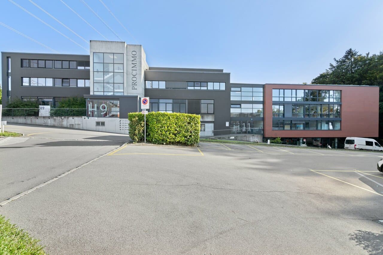 Office at Chemin de Budron H11, 1052 Le Mont-sur-Lausanne – Photo 2 of 9