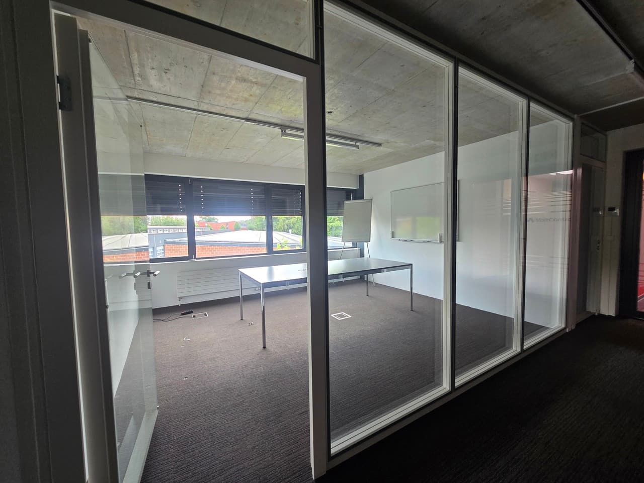 Office at Chemin de Budron H11, 1052 Le Mont-sur-Lausanne – Photo 5 of 9