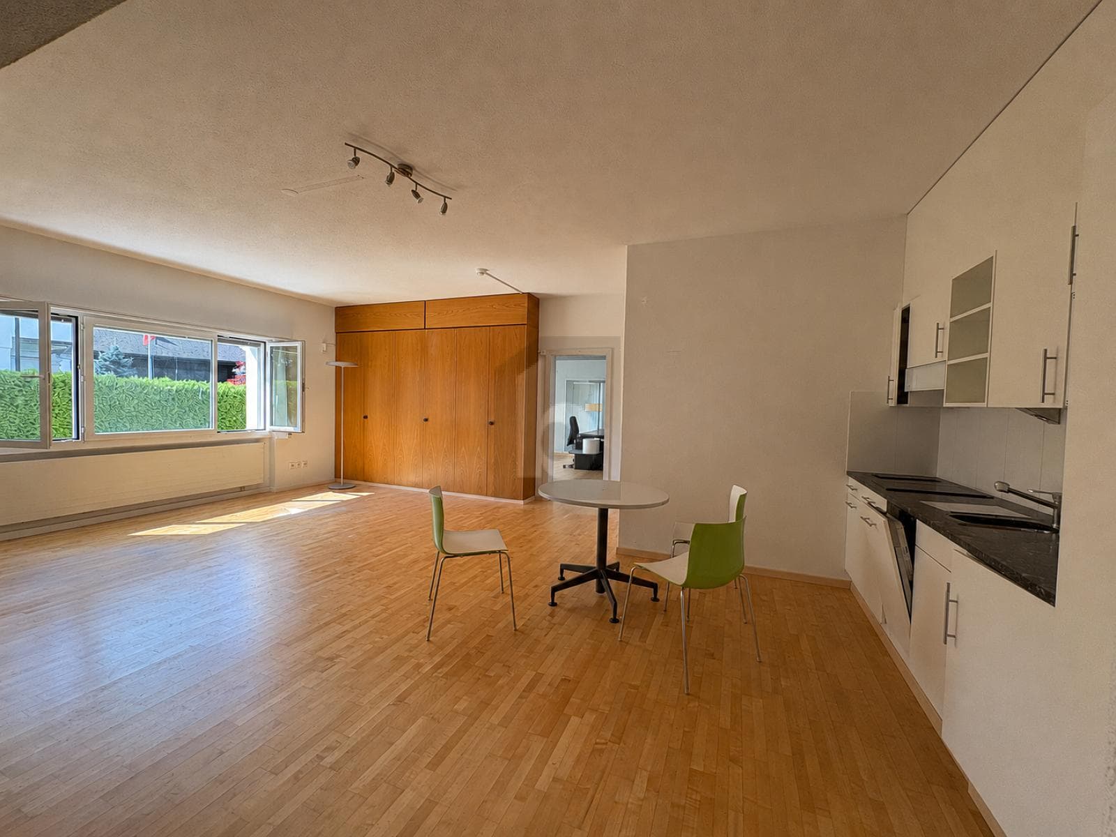 Praxis in 4556 Aeschi, 380m² – Bild 2 von 6
