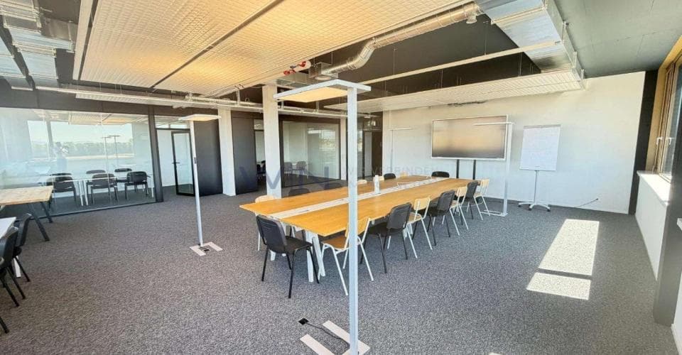 Büro in 1566 St-Aubin FR, 1100m²