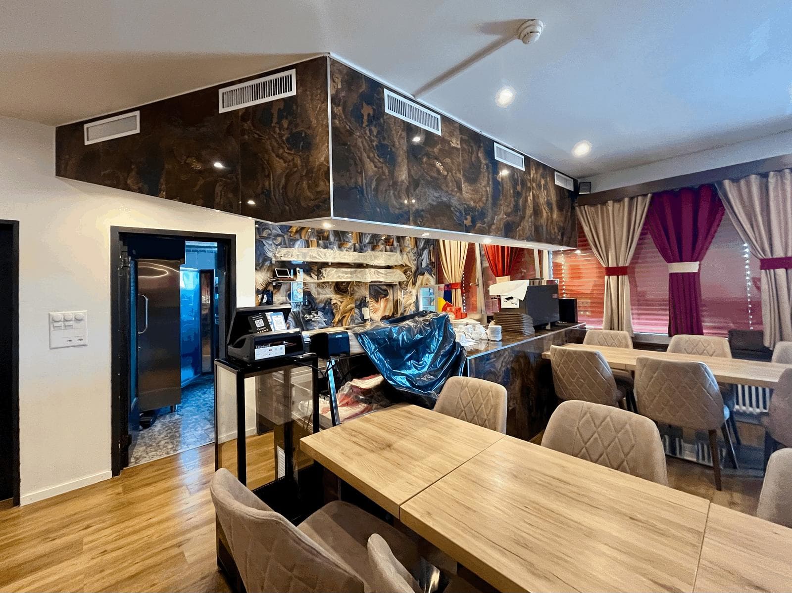 Restauration à 8406 Winterthour, 100m² – Photo 2 sur 6