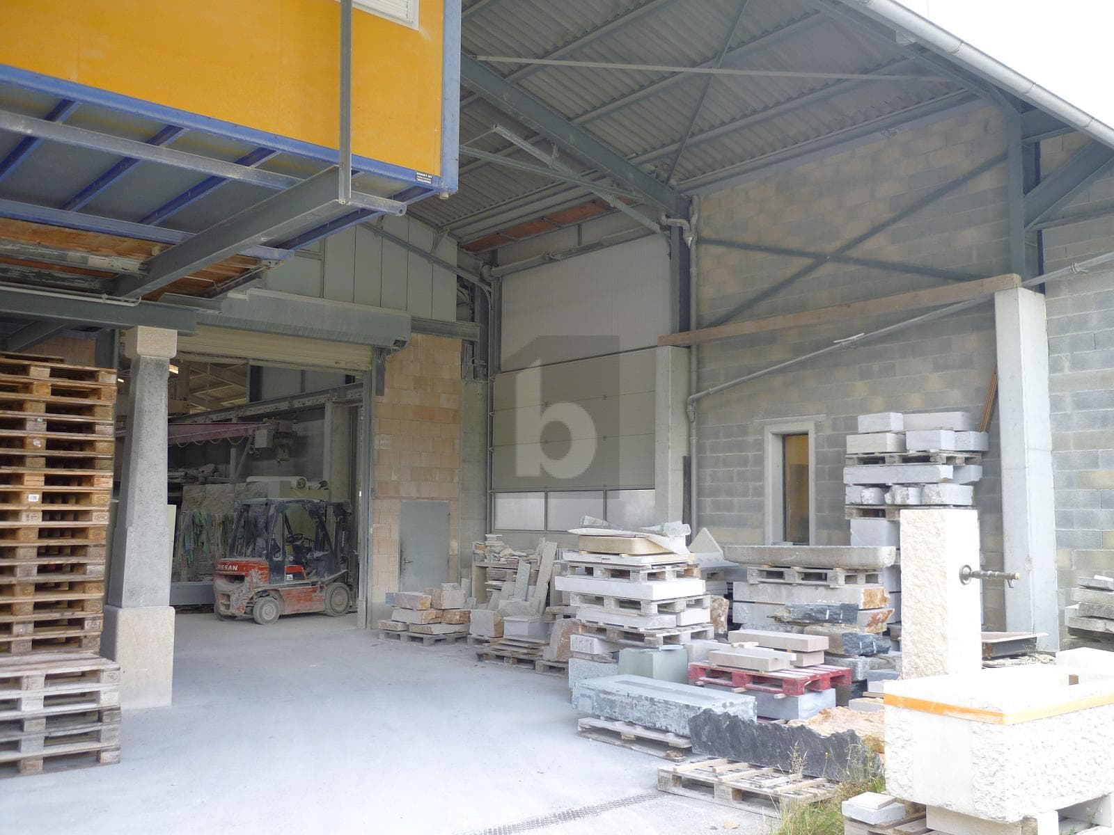 Industry in 1148 L'Isle, 297m² – Photo 3 of 6