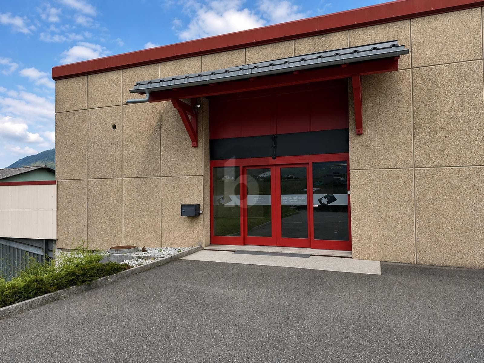 Industrie in 1955 St-Pierre-de-Clages, 670m²