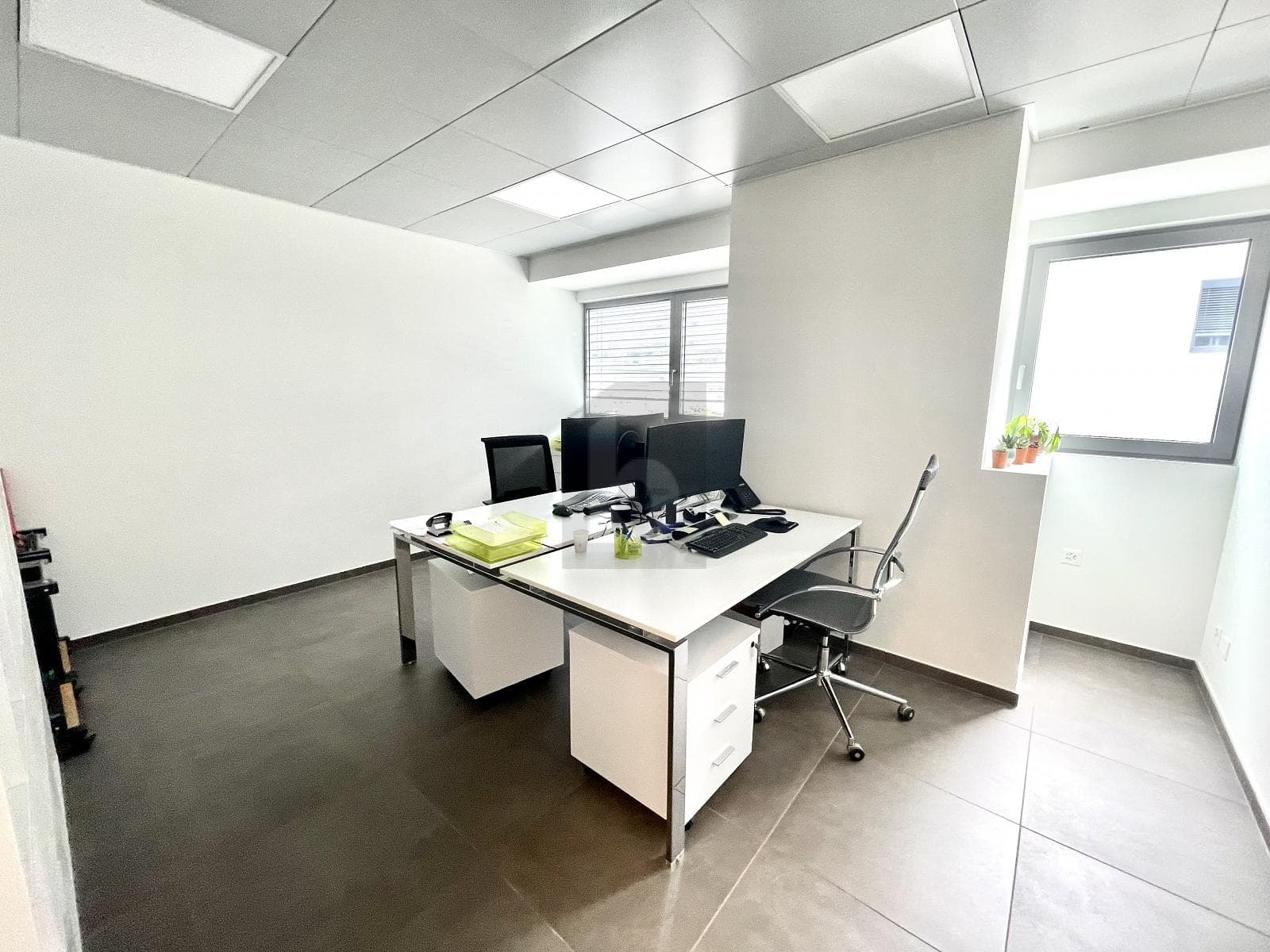 Büro in 6528 Camorino, CHF 4'000 pro Monat – Bild 2 von 6