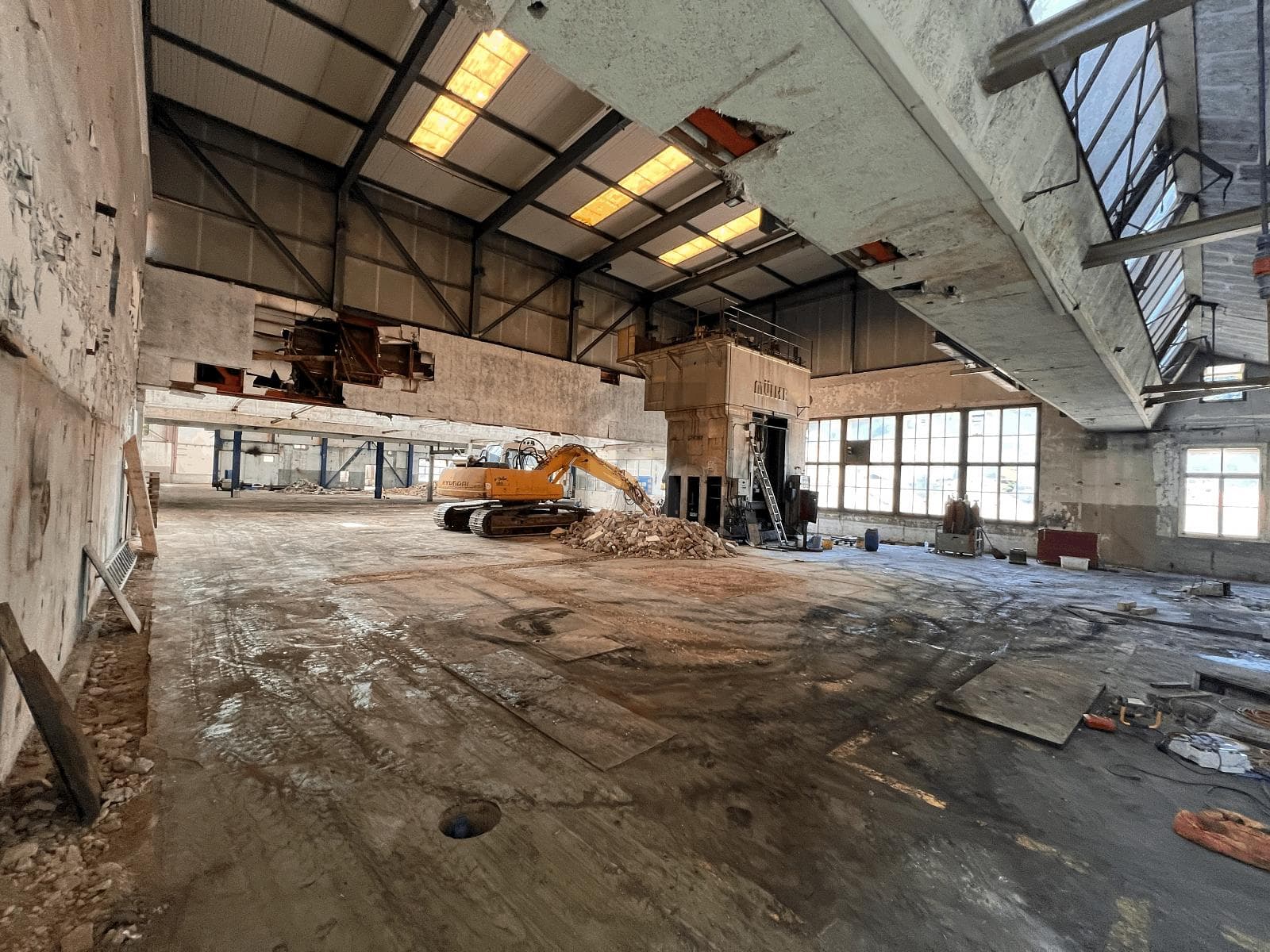 Lager in 2882 St-Ursanne, 2088m² – Bild 4 von 6