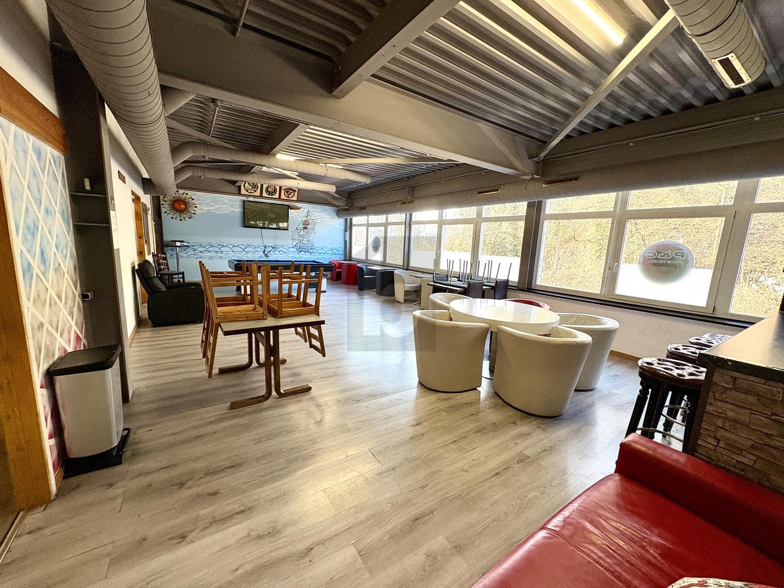 Restauration à 8630 Rüti ZH, 299m²