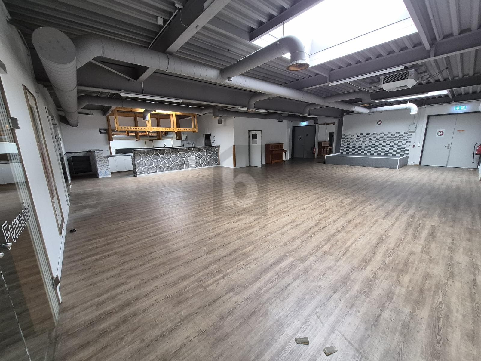 Restauration à 8630 Rüti ZH, 299m² – Photo 2 sur 6