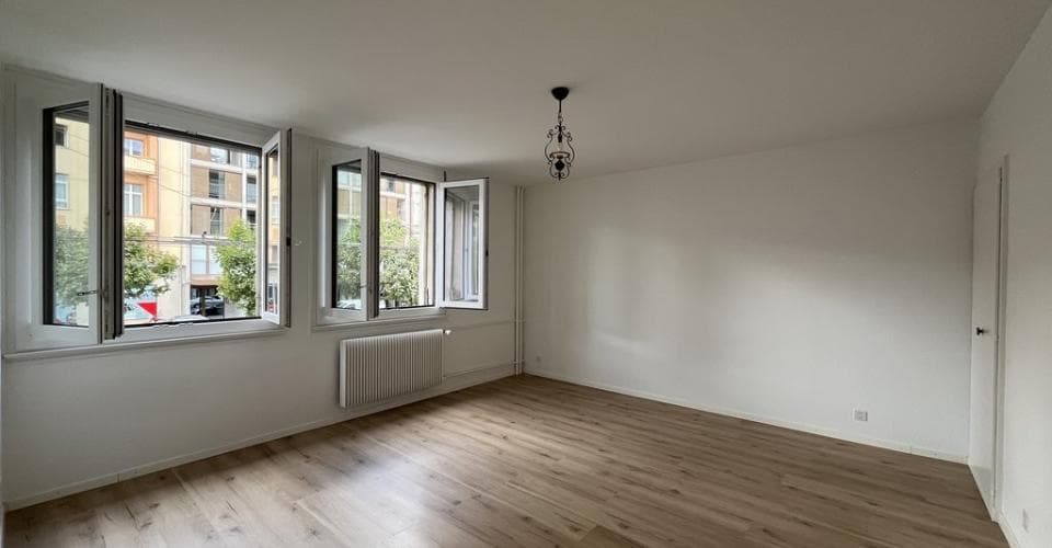 Commercial Space at Avenue Léopold-Robert 83, 2300 La Chaux-de-Fonds – Photo 2 of 8