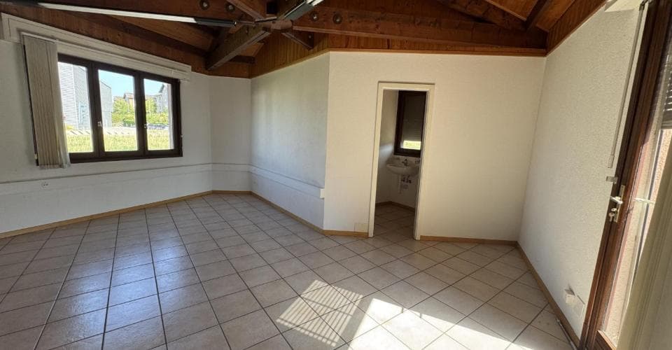 Commercial Space at RTE COTEAU 1-3, 1763 Granges-Paccot – Photo 2 of 11