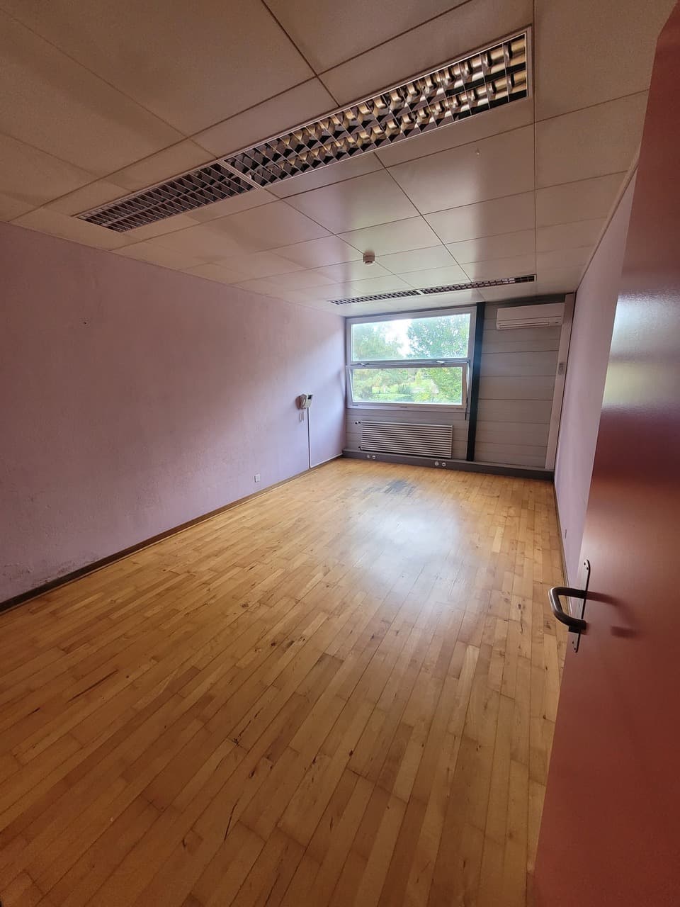 Büro an Chemin des Roses  90A, 1844 Villeneuve VD
