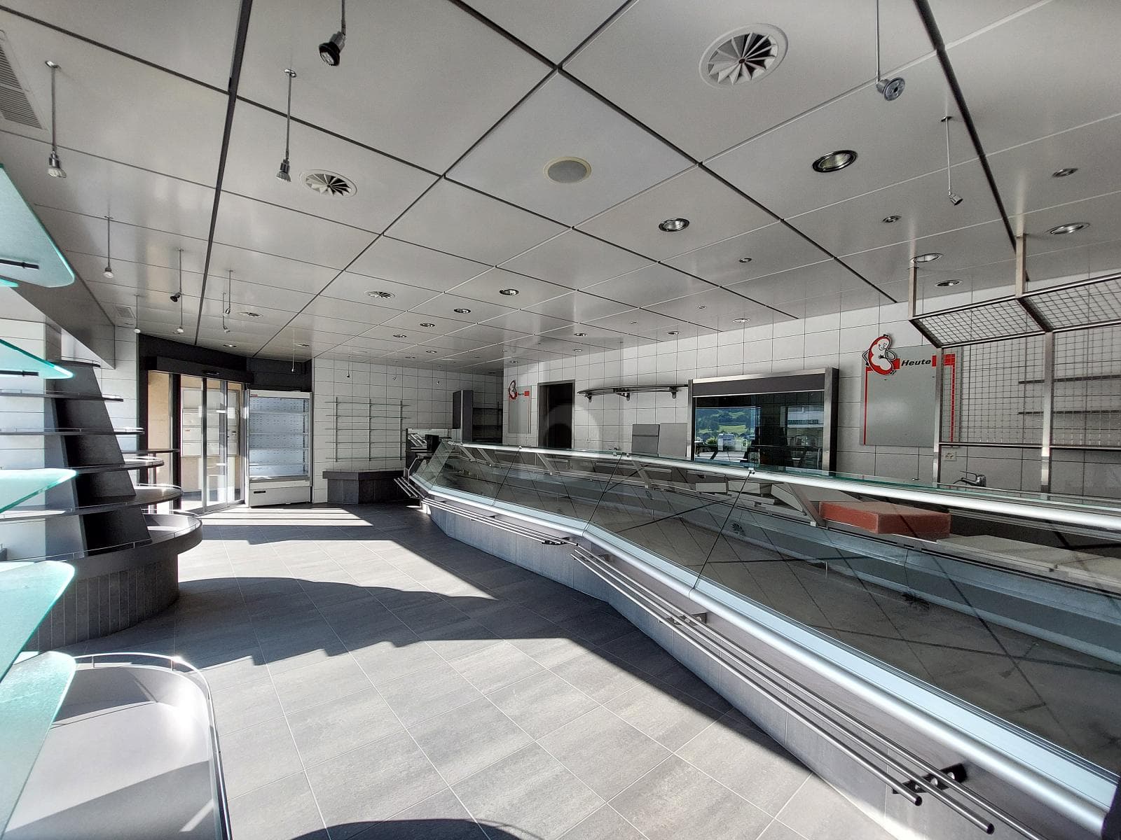 Retail Space in 6415 Arth, 87m² – Photo 2 of 6